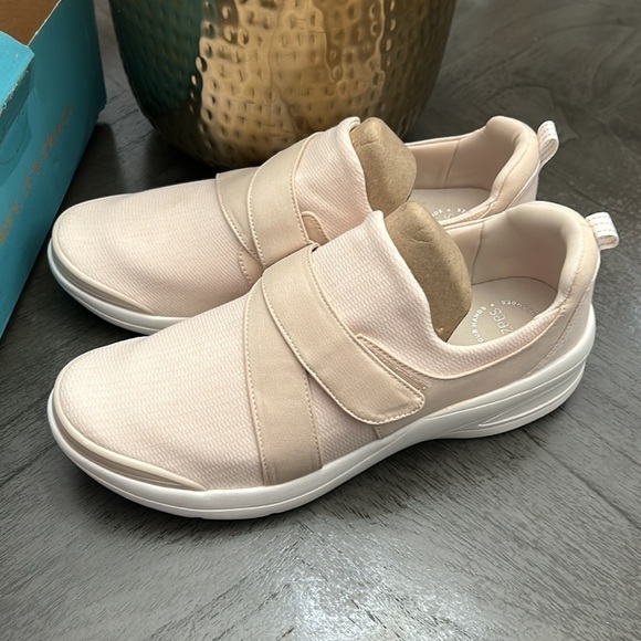 Bzees Women's Refresh Slip On Sneaker (WIDE) - Picture 7 of 11